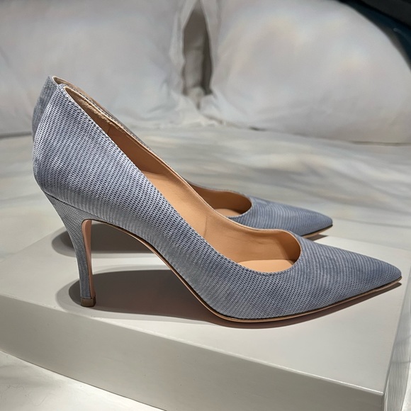 NEW La Canadienne blue suede Fairmont heels - Picture 3 of 9